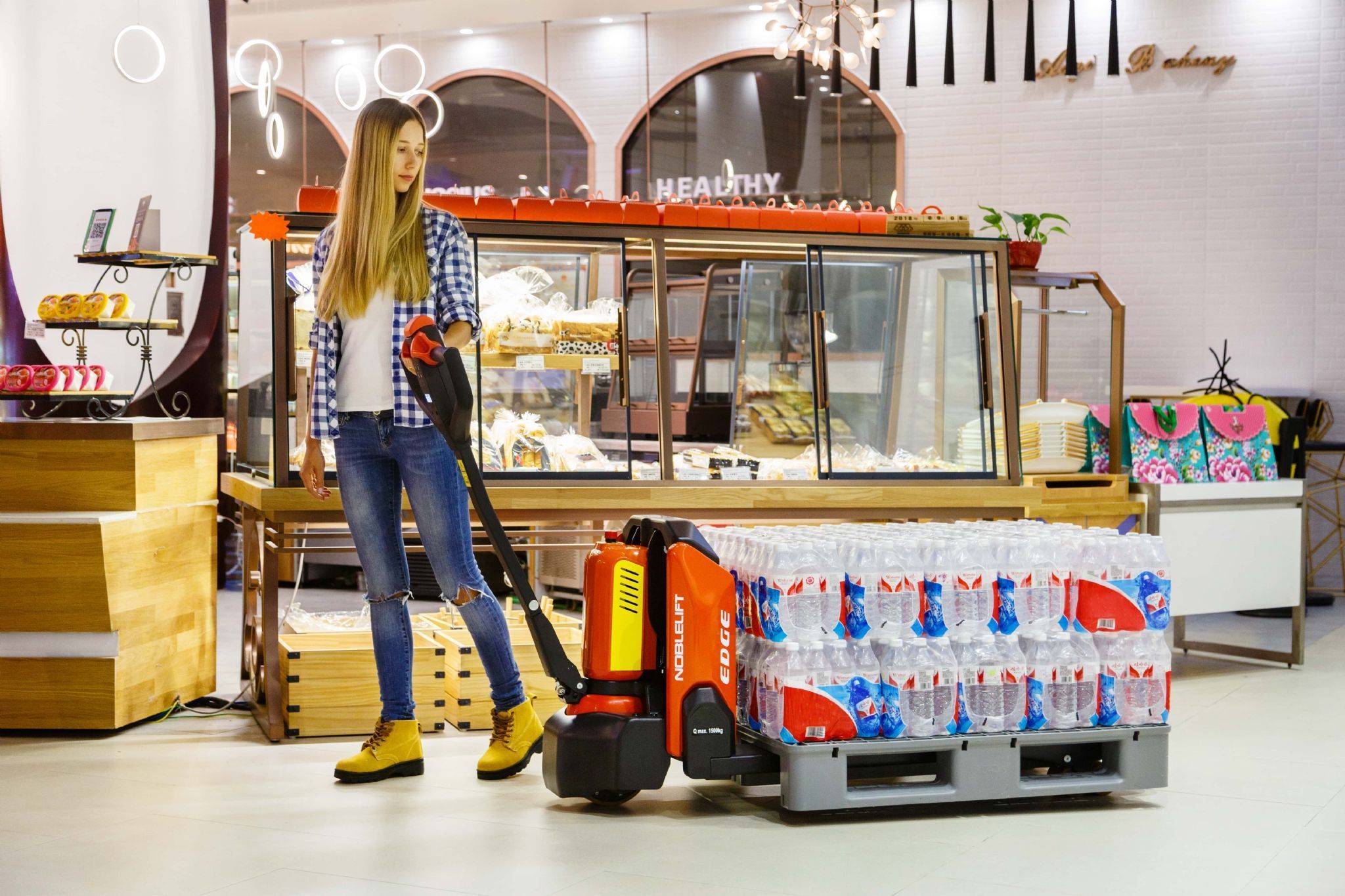 Noblelift PT E15N  Electric Pallet Truck www.noblelifteurope.com